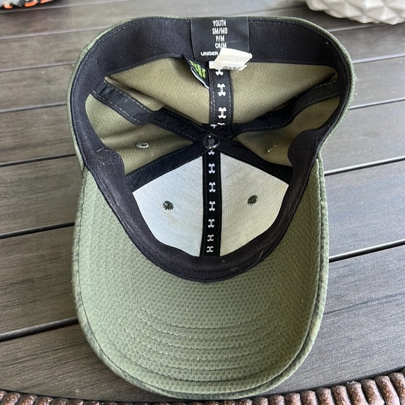 Youth under armour hat - Picture 3 of 3
